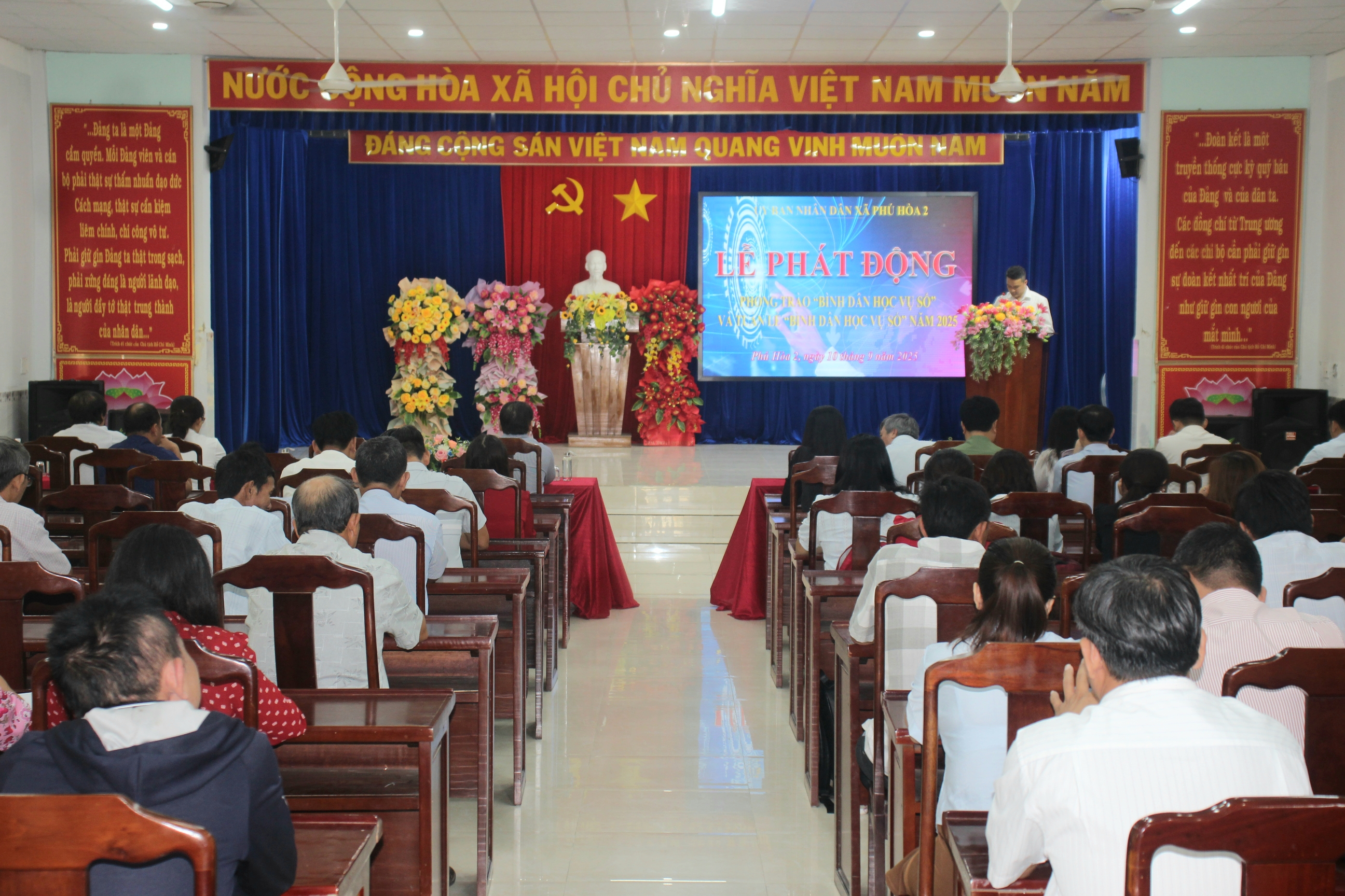 XÃ PHÚ HOÀ 2 TỔ CHỨC LỄ PHÁT ĐỘNG PHONG TRÀO “BÌNH DÂN HỌC VỤ SỐ”